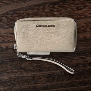 MICHAEL KORS  Leather Zip Around Continental Wallet